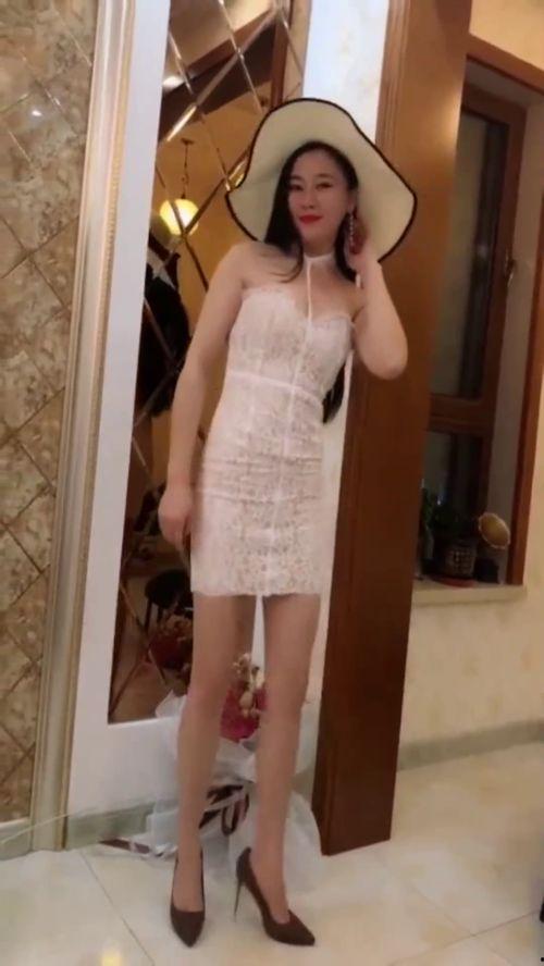 老婆的丝袜送给别人,一段意外的赠礼传奇